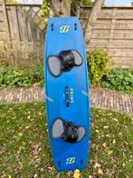 North Prime Kiteboard 141x42 + 50mm vinnen, Watersport en Boten, Kitesurfen, Gebruikt, Twintip, Kiteboard, Ophalen of Verzenden