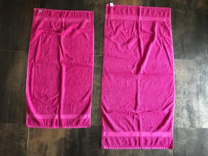 2 x Van Dijck Prestige Handdoek badlaken fuchsia roze, Huis en Inrichting, Badkamer | Badtextiel en Accessoires, Zo goed als nieuw