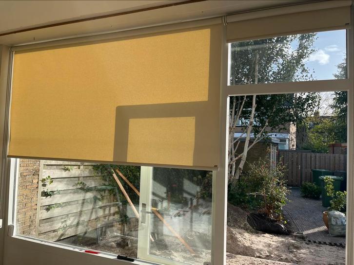 Luxaflex rolgordijn zand kleur 2 maten, Huis en Inrichting, Stoffering | Gordijnen en Lamellen, Gebruikt, 150 tot 200 cm, 50 tot 100 cm