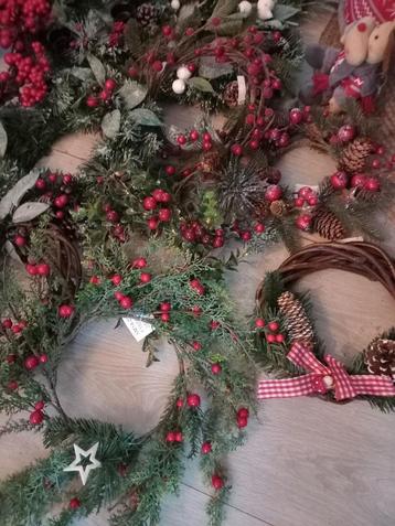 Partij nieuwe kerstversieringen 50 sruks beschikbaar voor biedingen