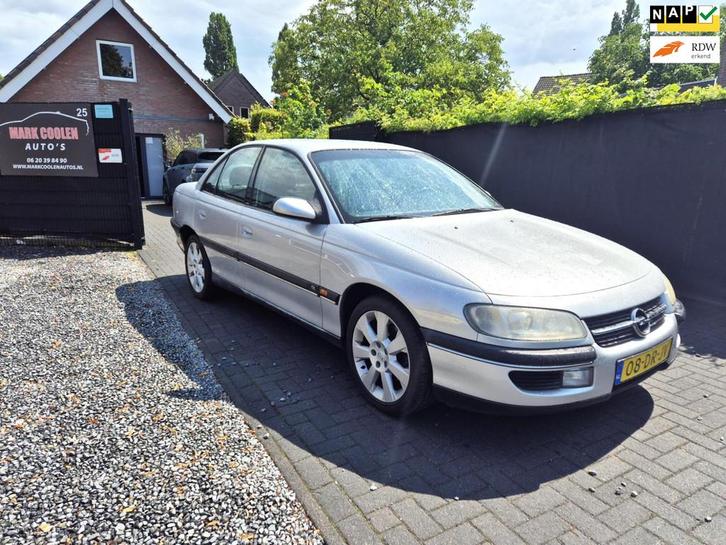 Opel Omega 2.0i-16V Diamond Edition 100 met Leer en Airco, Auto's, Opel, Bedrijf, Te koop, Omega, ABS, Airbags, Airconditioning