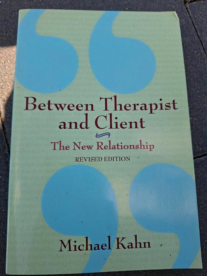 Between Therapist and Client - Michael Kahn, Boeken, Psychologie, Zo goed als nieuw, Klinische psychologie, Ophalen of Verzenden