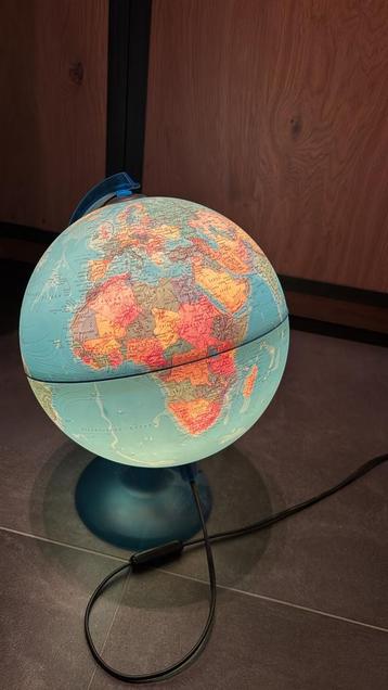 Wereldbol met verlichting - perfect cadeau! beschikbaar voor biedingen