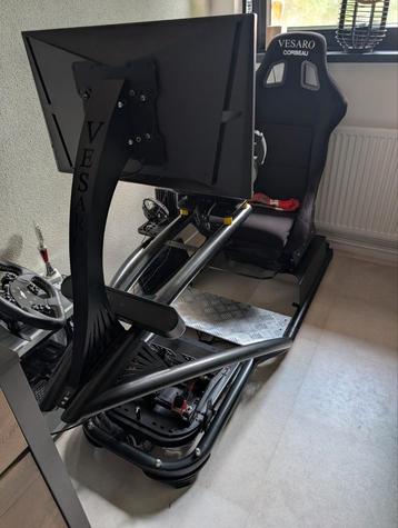 Vesaro race simulator. Fanatec. beschikbaar voor biedingen