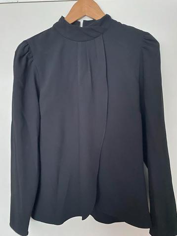 Zwarte blouse met hoge kraag - Maat M beschikbaar voor biedingen