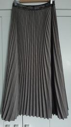 NUKUS plooirok taupe, Maat 38/40 (M), Bruin, Verzenden, Zo goed als nieuw