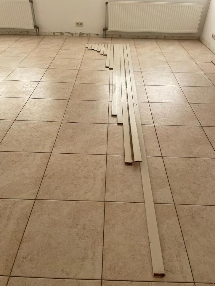 Partij hardhouten plinten, totaal ruim 20 meter, Doe-het-zelf en Verbouw, Plinten en Afwerking, Gebruikt, Plinten, Eiken, 200 tot 250 cm