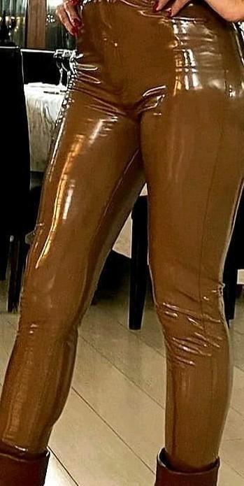 Donker Bruine Latex Broek maat M, Kleding | Dames, Broeken en Pantalons, Zo goed als nieuw, Bruin, Lang, Verzenden