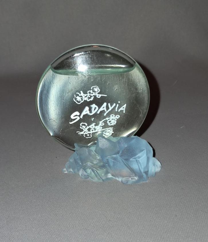 Volle parfum miniatuur - Sadayia, Verzamelen, Parfumverzamelingen, Zo goed als nieuw, Miniatuur, Gevuld, Ophalen of Verzenden