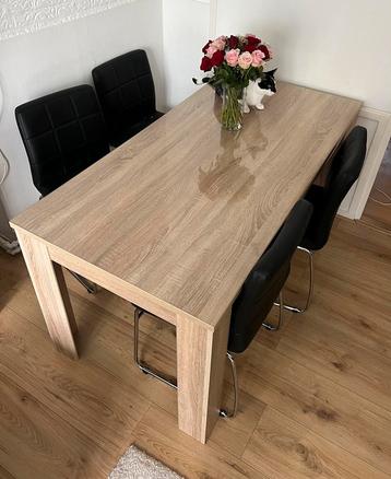 Eettafel beschikbaar voor biedingen