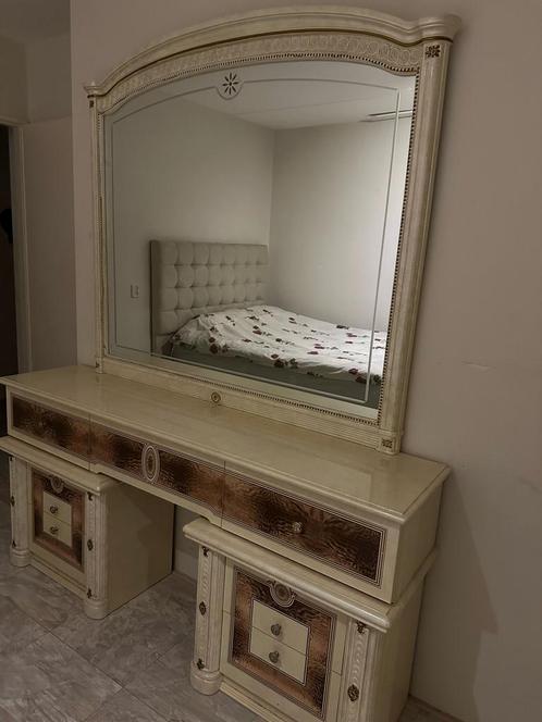 (MOET NU WEG)Italiaanse design slaapkamer kast met ladesZGAN, Huis en Inrichting, Tafels | Kaptafels, Zo goed als nieuw, 150 tot 200 cm