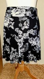 Kort rokje van Once,
zwart-witte bloemen
mt M 100% viscose, Maat 38/40 (M), Once, Zwart, Ophalen of Verzenden