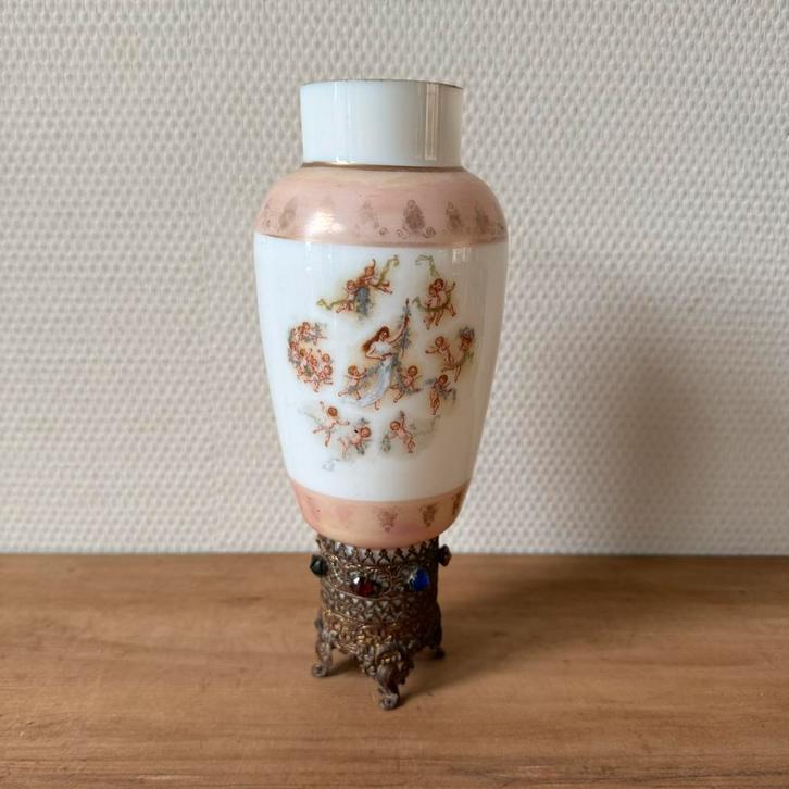 Antieke Opaline Glazen Vaas met Engel Decor, Puti, Glas, Antiek en Kunst, Antiek | Vazen, Ophalen of Verzenden