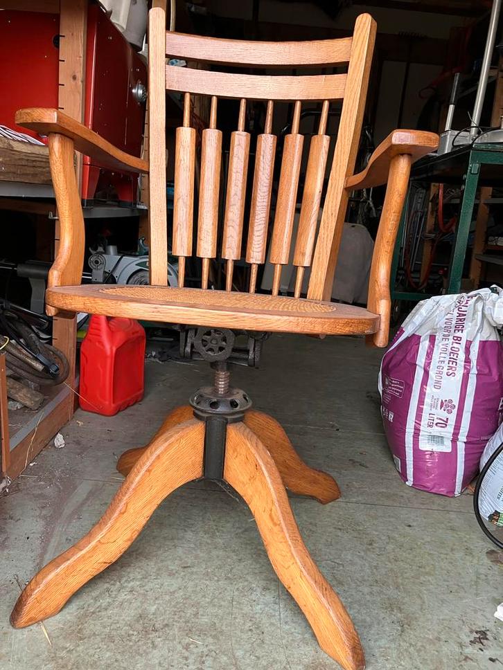 Antieke bureaustoel met houten frame, Antiek en Kunst, Antiek | Meubels | Tafels, Ophalen