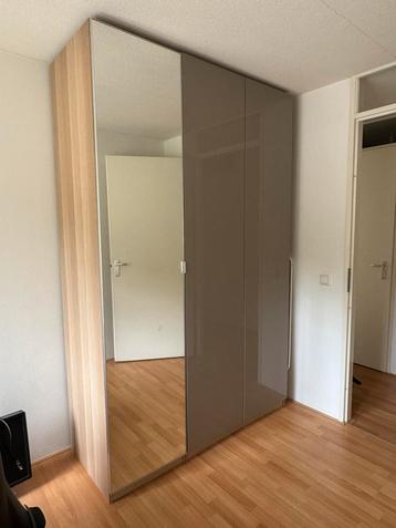 Ikea PAX kledingkast with mirror (perfect condition)