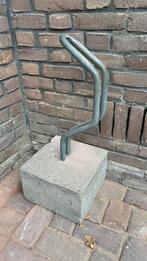 Fietsrack met betonvoet, Ophalen, Zo goed als nieuw