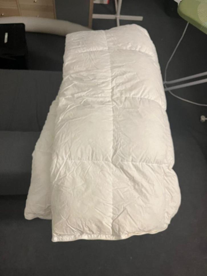 HEMA Veren Dekbed 240x220, Huis en Inrichting, Slaapkamer | Beddengoed, Zo goed als nieuw, Deken of Dekbed, Tweepersoons, Wit