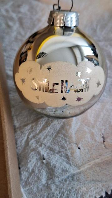 Vintage kerstbal- Stille nacht beschikbaar voor biedingen