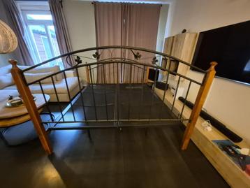 Vintage bedframe met Auping spiraalvering bodem - 180x200 cm beschikbaar voor biedingen