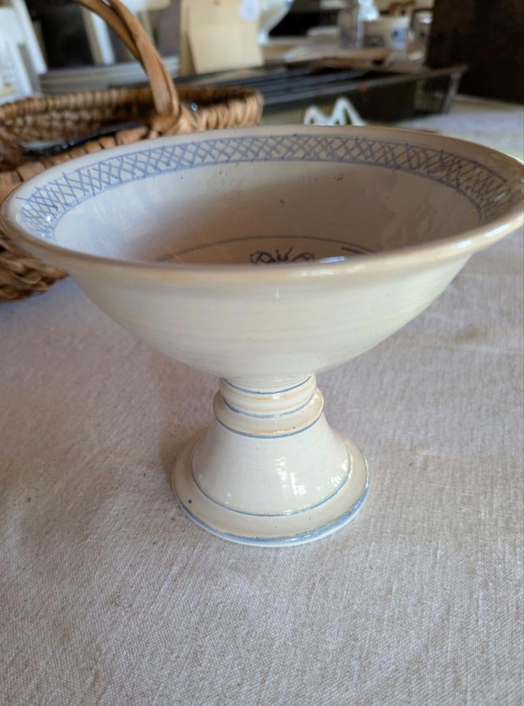 Aparte schaal op voet, Huis en Inrichting, Woonaccessoires | Schalen en Manden, Ophalen of Verzenden, Zo goed als nieuw, Rond