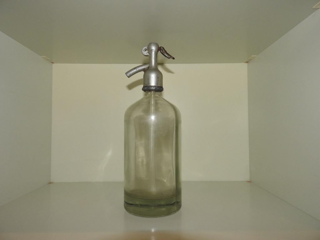 Prachtige oude mooie klassieke spuitwater fles prima staat, Antiek en Kunst, Ophalen