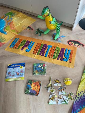 Feestpakket Dino versiering beschikbaar voor biedingen
