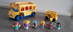 Te koop little people schoolbus en kleine bus met 6 poppetje, Met geluid, Gebruikt, Ophalen of Verzenden, Auto of Voertuig