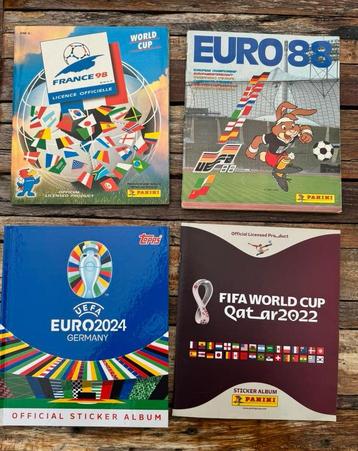 Panini voetbal Sticker album wk 1998, 1988, 2022 en 2024 vol beschikbaar voor biedingen