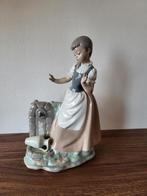 Lladro girl with broken jug, Verzamelen, Beelden en Beeldjes, Ophalen, Zo goed als nieuw