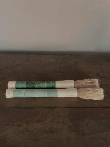 Jade sier borstels beschikbaar voor biedingen