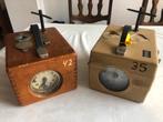 2 vintage duivenklokken Benzing hout & kunststof goede staat, Antiek en Kunst, Antiek | Klokken, Ophalen of Verzenden
