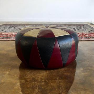 Vintage patchwork poef in rood - ecru - zwart beschikbaar voor biedingen