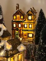 Kerstdorp, huisjes en toeboren, oa van het merk Lemax., Ophalen of Verzenden, Zo goed als nieuw