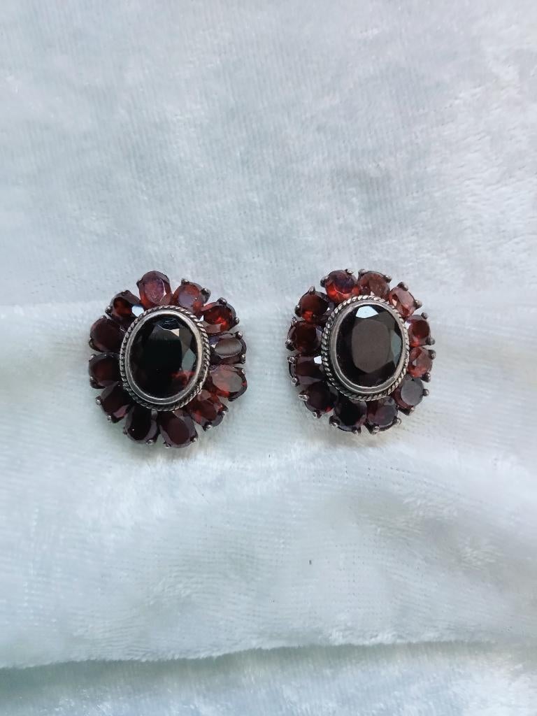 Mooie Zilveren Oorclips met Granaten, Sieraden, Tassen en Uiterlijk, Antieke sieraden, Verzenden, Zilver, Oorbellen, Met edelsteen
