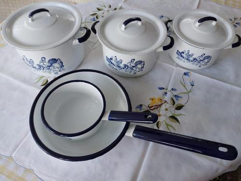 8 delig pannenset "kip"  emaille  als nieuw !!!, Antiek en Kunst, Antiek | Emaille, Ophalen
