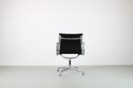 5 Vitra EA 108, aluminium, zwart hopsak, Vijf, Zes of meer stoelen, Gebruikt, Metaal, Zwart