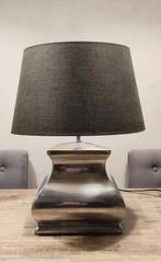 Grote tafellamp zilveren voet grijs-bruine kap (51,5cm hoog), Huis en Inrichting, Lampen | Tafellampen, Gebruikt, Metaal, 50 tot 75 cm