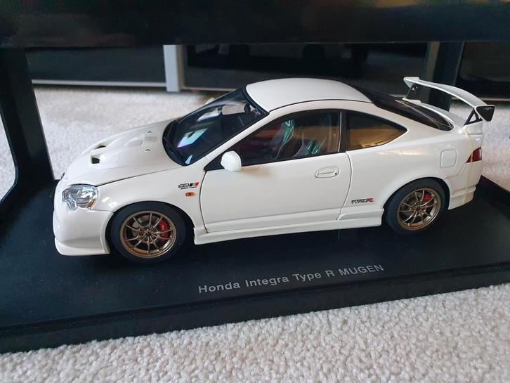 1:18 autoart honda integra typ R mugen, Hobby en Vrije tijd, Modelauto's | 1:18, Zo goed als nieuw, Auto, Autoart, Ophalen of Verzenden