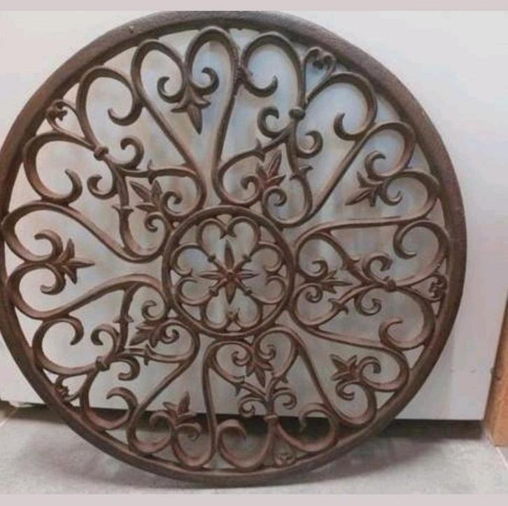 Gietijzeren  ornament  44 cm 
Gietijzer wandhanger, Antiek en Kunst, Antiek | Wandborden en Tegels, Ophalen of Verzenden