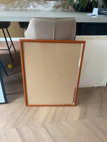 Grote houten lijst met ontspiegeld glas 80 bij 60 cm beschikbaar voor biedingen
