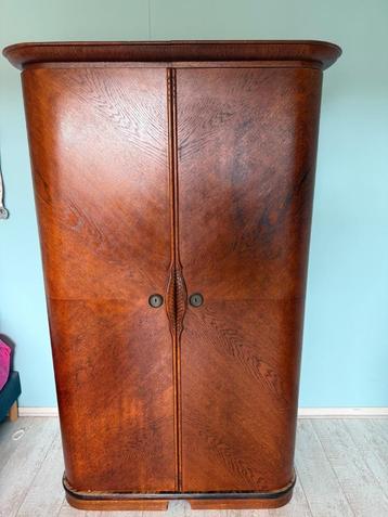 Mooie antieke kast van Eikenhout. Maker HAJO beschikbaar voor biedingen