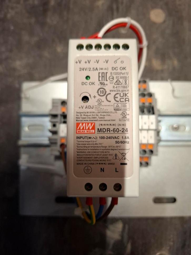 MEAN WELL MDR-60-24 DIN-rail Voeding 24V 2.5A, Doe-het-zelf en Verbouw, Elektra en Kabels, Nieuw, Kabel of Snoer, Ophalen of Verzenden
