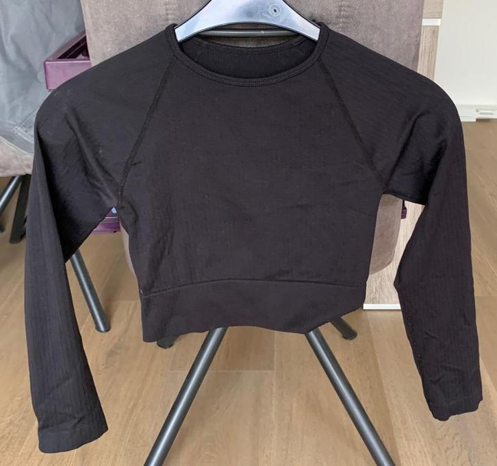Zwart kort topje met lange mouwen, maat M, Kleding | Dames, Tops, Zo goed als nieuw, Maat 38/40 (M), Zwart, Lange mouw, Ophalen of Verzenden