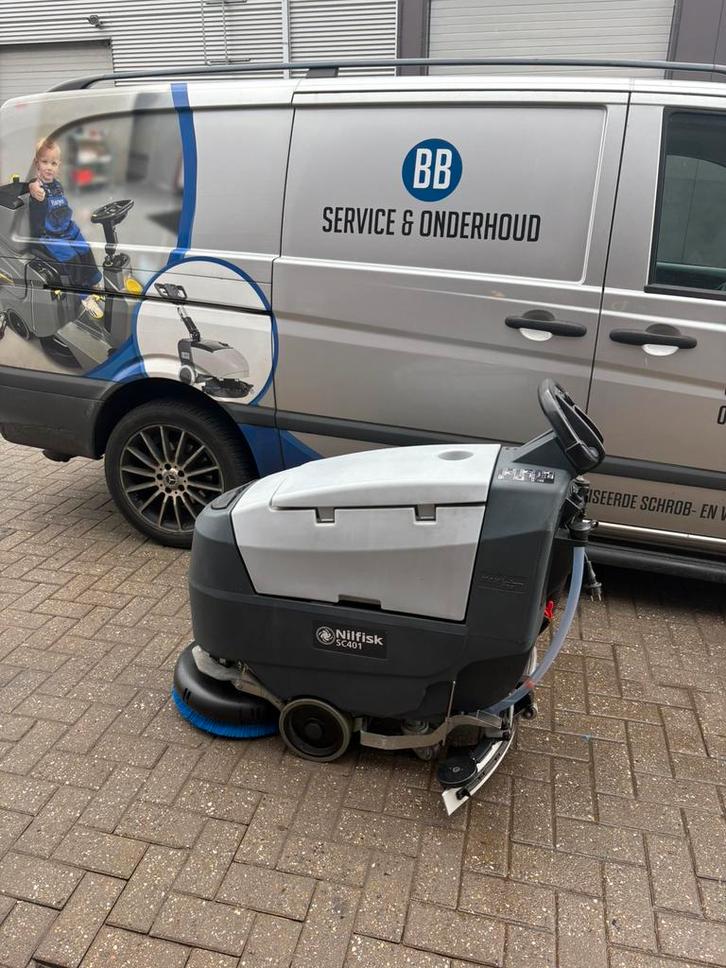 Schrobmachine Nilfisk SC 401 met aandrijving, Doe-het-zelf en Verbouw, Reinigingsmachines, Zo goed als nieuw, Ophalen of Verzenden