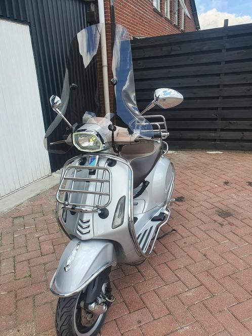 Nette Vespa Primavera 70 year edition, Fietsen en Brommers, Snorfietsen en Snorscooters, Zo goed als nieuw, Vespa, Ophalen of Verzenden