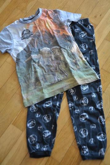 Pyjama `Jurassic World´ maat 122-128 beschikbaar voor biedingen