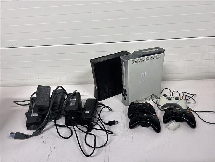 A7121 Lot Defecte XBox 360s, Spelcomputers en Games, Spelcomputers | Xbox 360, Gebruikt, 250 GB, Met 2 controllers, Ophalen of Verzenden