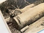 Or foto WO1 Duits soldaat met mega bom of granaat, Verzamelen, Militaria | Tweede Wereldoorlog, Foto of Poster, Duitsland, Landmacht