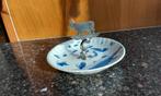 Delfs blauw chinees bordje met zilveren koe als houder, Antiek en Kunst, Ophalen of Verzenden