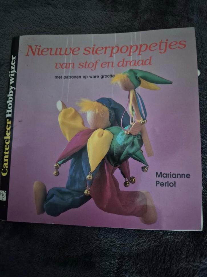 Nieuwe Sierpoppetjes van Stof en Draad - Marianne Perlot, Boeken, Hobby en Vrije tijd, Gelezen, Poppen maken, Ophalen of Verzenden